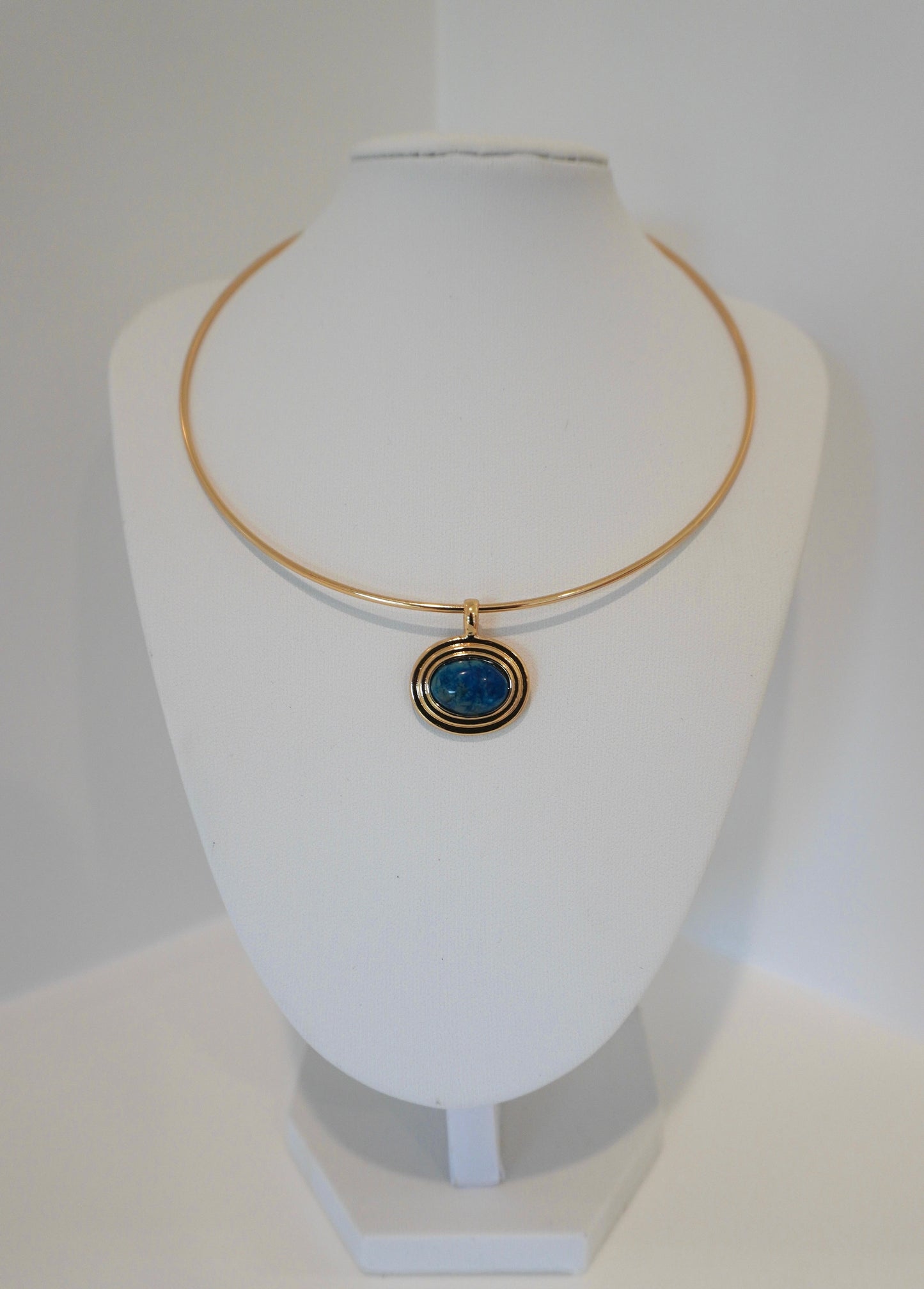 Oval Stone Pendant Necklace