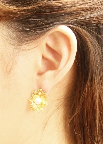 Radiant Pearl Post Earrings